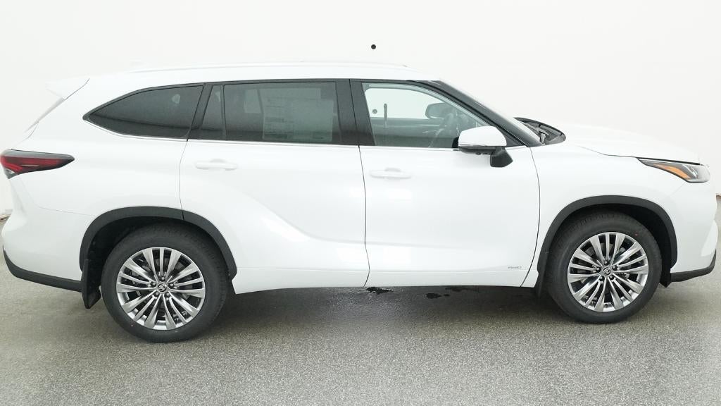 2026 Toyota Highlander Hybrid Platinum