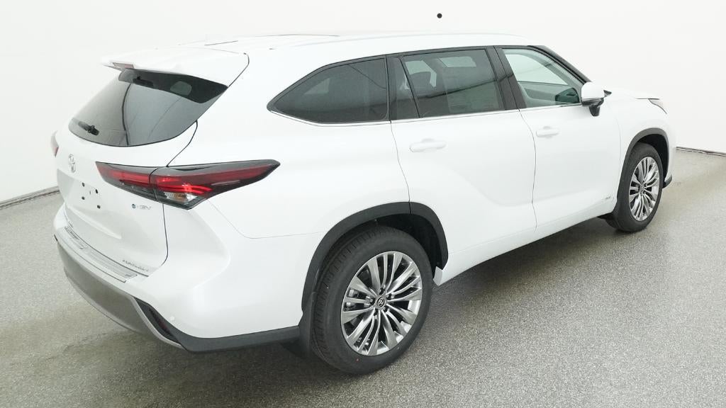2026 Toyota Highlander Hybrid Platinum