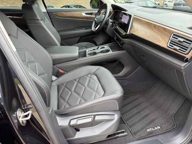 2025 Volkswagen Atlas 2.0T SE