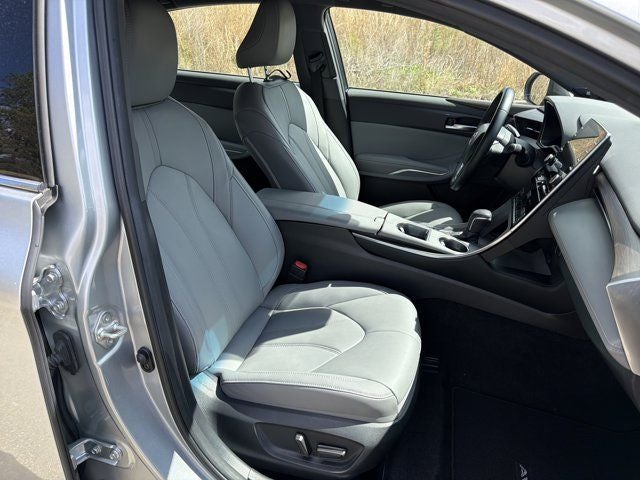 2020 Toyota Avalon Hybrid XLE Plus