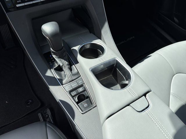 2020 Toyota Avalon Hybrid XLE Plus