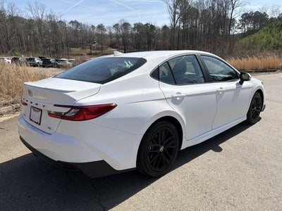 2025 Toyota Camry SE