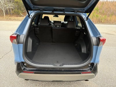 2022 Toyota RAV4 Hybrid SE