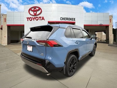 2022 Toyota RAV4 Hybrid SE