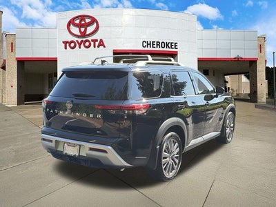 2025 Nissan Pathfinder SL