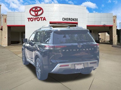 2025 Nissan Pathfinder SL
