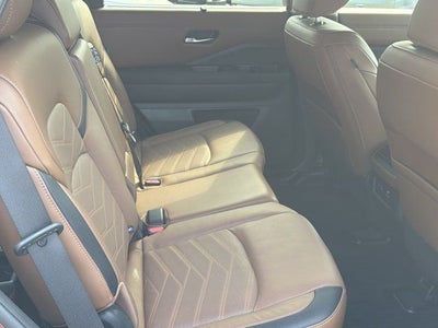 2023 Nissan Pathfinder Platinum