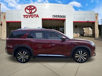 2023 Nissan Pathfinder Platinum