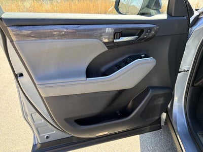 2021 Toyota Highlander Hybrid Platinum