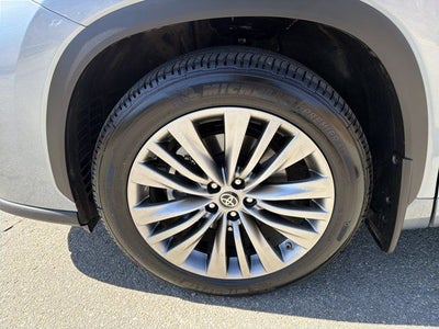 2021 Toyota Highlander Hybrid Platinum