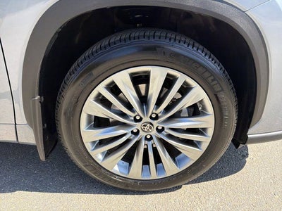 2021 Toyota Highlander Hybrid Platinum