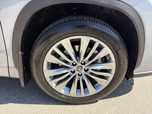 2021 Toyota Highlander Hybrid Platinum