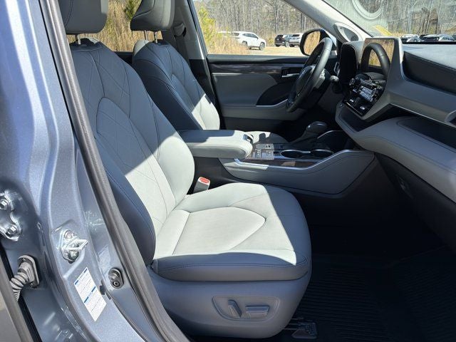 2021 Toyota Highlander Hybrid Platinum