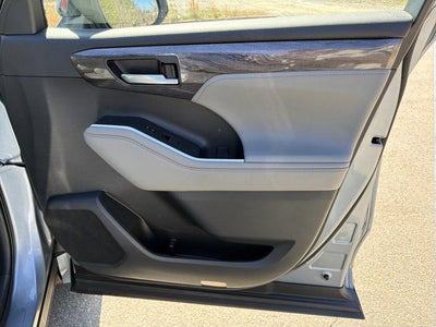 2021 Toyota Highlander Hybrid Platinum