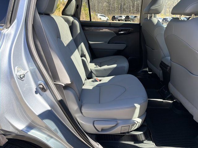 2021 Toyota Highlander Hybrid Platinum