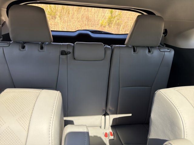 2021 Toyota Highlander Hybrid Platinum