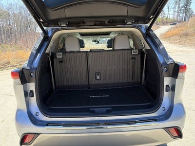 2021 Toyota Highlander Hybrid Platinum