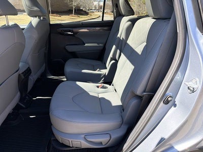 2021 Toyota Highlander Hybrid Platinum