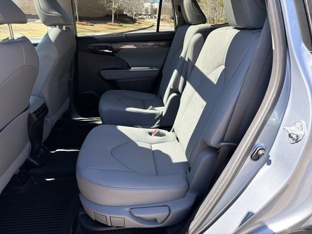 2021 Toyota Highlander Hybrid Platinum