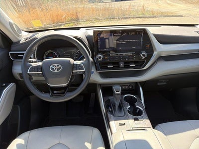 2021 Toyota Highlander Hybrid Platinum