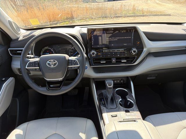 2021 Toyota Highlander Hybrid Platinum