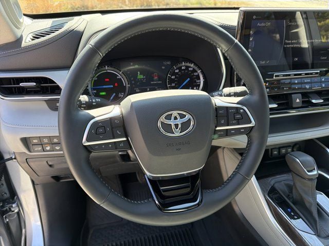 2021 Toyota Highlander Hybrid Platinum