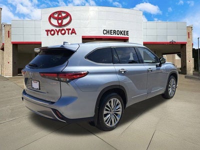 2021 Toyota Highlander Hybrid Platinum