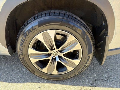 2022 Toyota Highlander Hybrid XLE