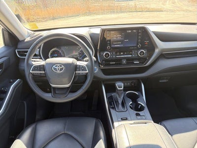 2022 Toyota Highlander Hybrid XLE