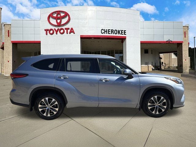 2022 Toyota Highlander Hybrid XLE