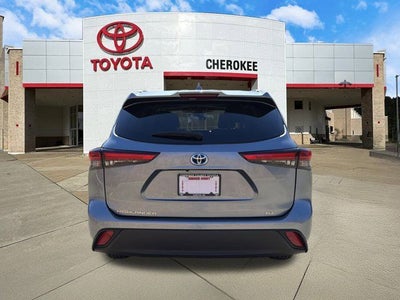 2022 Toyota Highlander Hybrid XLE