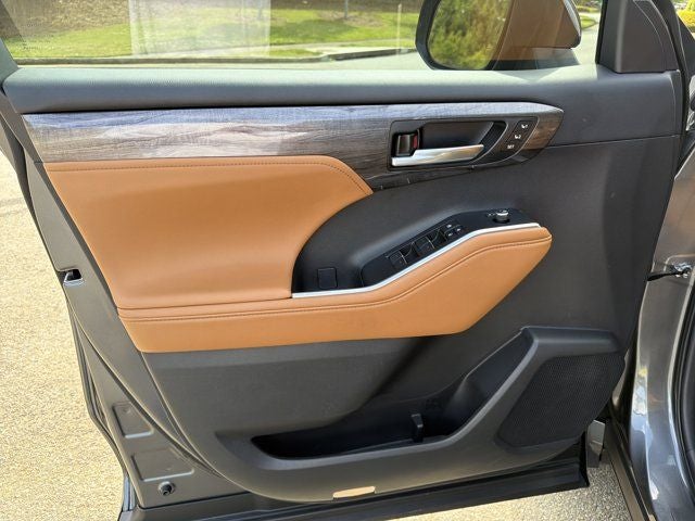 2024 Toyota Highlander Platinum
