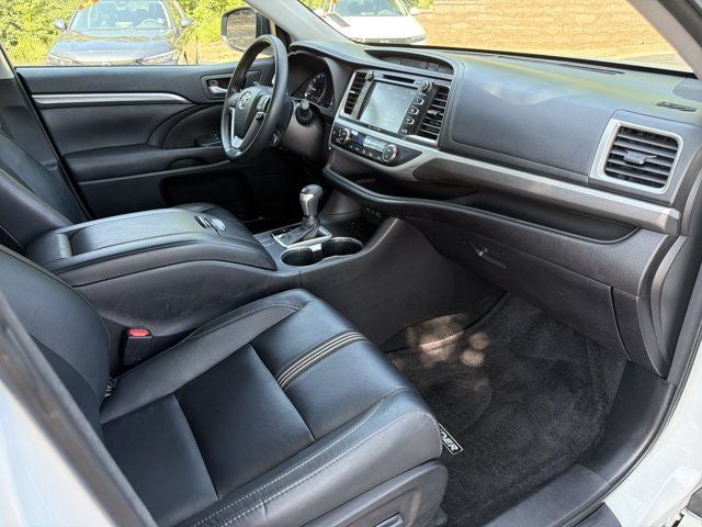 2017 Toyota Highlander SE
