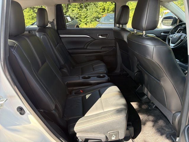 2017 Toyota Highlander SE