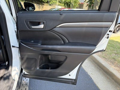 2017 Toyota Highlander SE