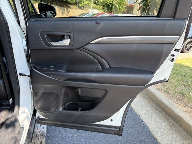 2017 Toyota Highlander SE