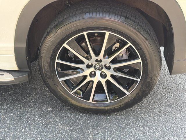 2017 Toyota Highlander SE