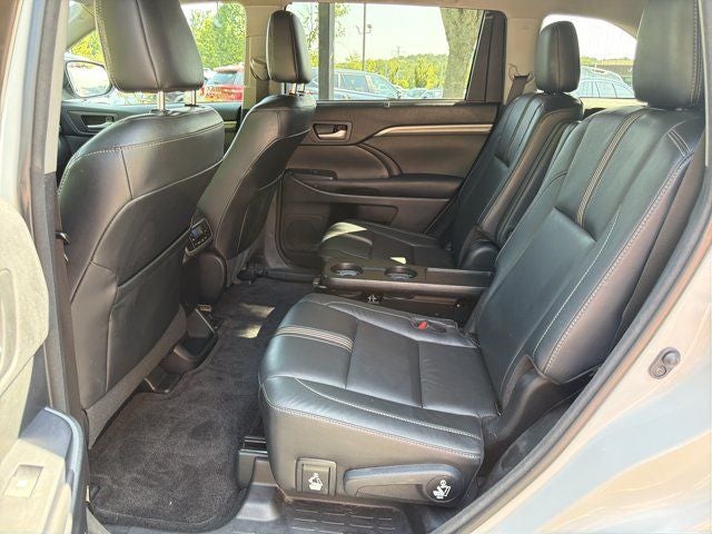 2017 Toyota Highlander SE