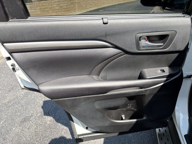 2017 Toyota Highlander SE