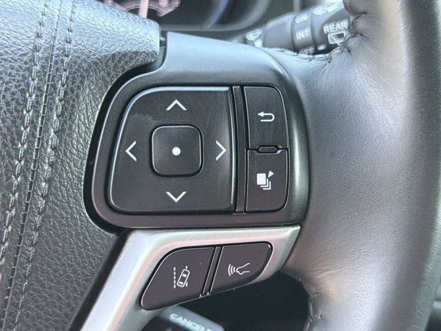 2017 Toyota Highlander SE