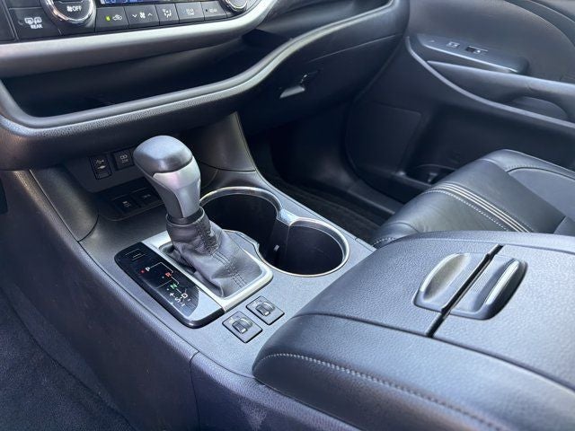 2017 Toyota Highlander SE