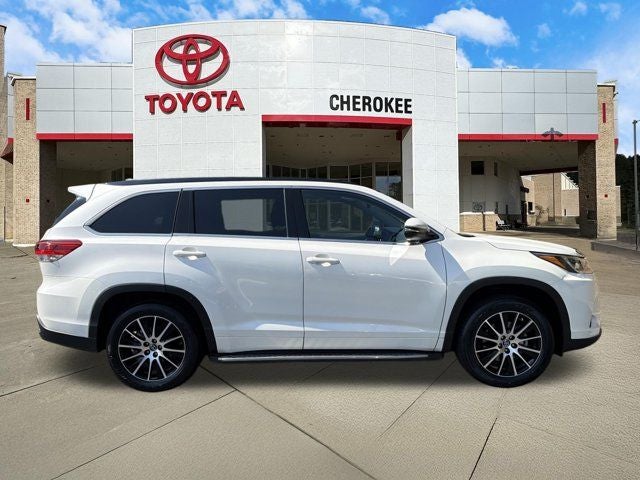 2017 Toyota Highlander SE