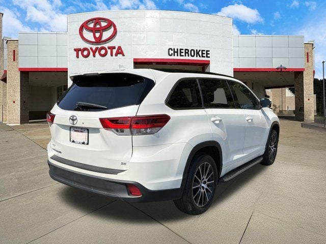 2017 Toyota Highlander SE