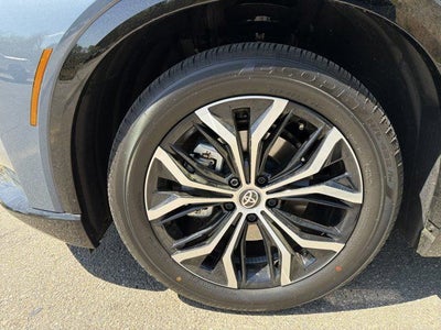 2025 Toyota Crown Signia XLE