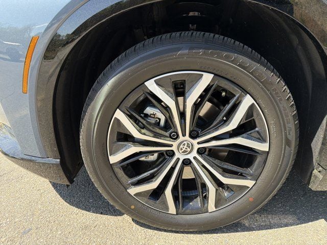 2025 Toyota Crown Signia XLE