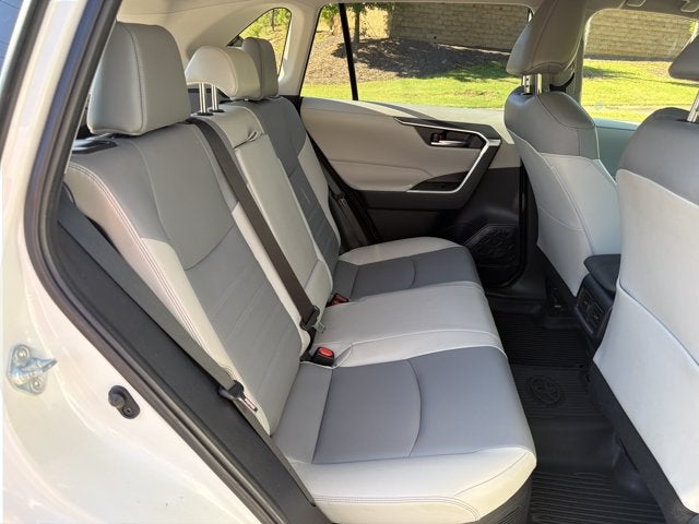 2022 Toyota RAV4 Hybrid XLE Premium