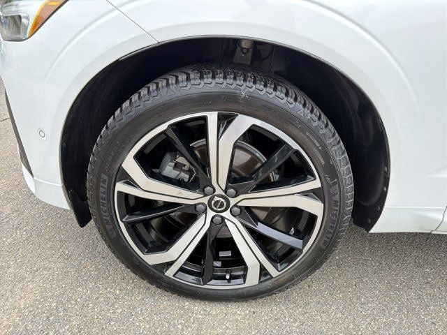 2024 Volvo XC60 B5 Ultimate Dark Theme