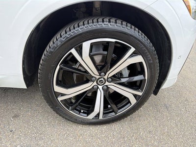2024 Volvo XC60 B5 Ultimate Dark Theme