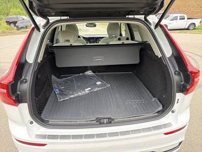 2024 Volvo XC60 B5 Ultimate Dark Theme
