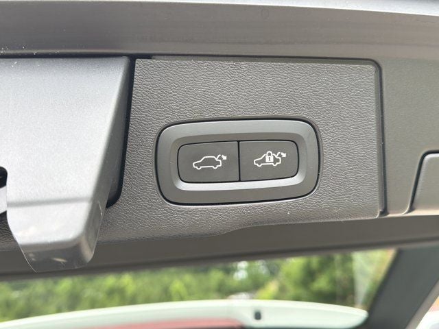 2024 Volvo XC60 B5 Ultimate Dark Theme